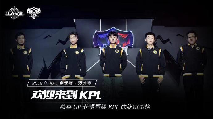 传奇杯 S2： FunPlus Phoenix 的三大核心持续施压，而 Wx 的 Ashe 独自挣扎； Doinb 的团队取得了他们的首场胜利。