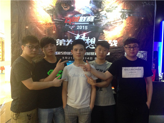 LANGX 真的是无法Carry！ wuming 的阿卡丽顺利切入 Puff ，微笑战队 1-0 Puff 战队