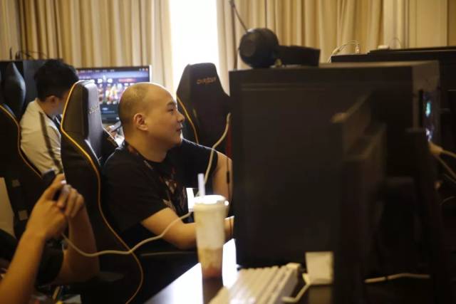 【lpl战报】WE 2-0 RNG：WE完美团战发挥 以下克上成功战胜RNG