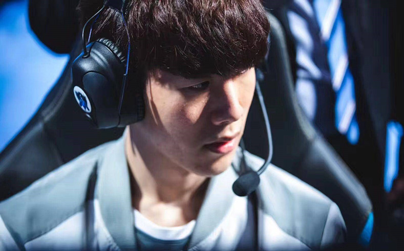 Astralis 在 PGL Astana 2025 的半决赛中以 2：1 自信地击败了 aurora 。