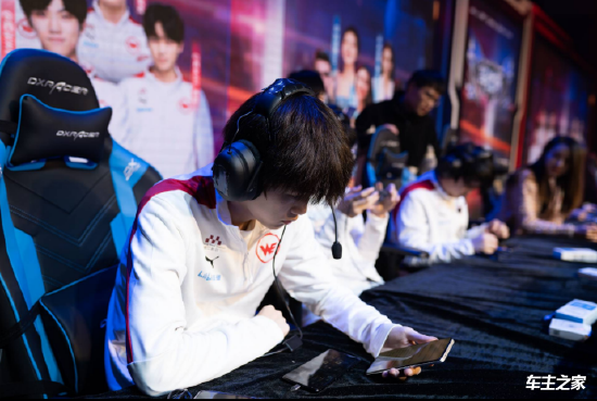 Tian ： 第二局相当混乱。当我们做出决定时，我们认为我们可以赢，但并不顺利。