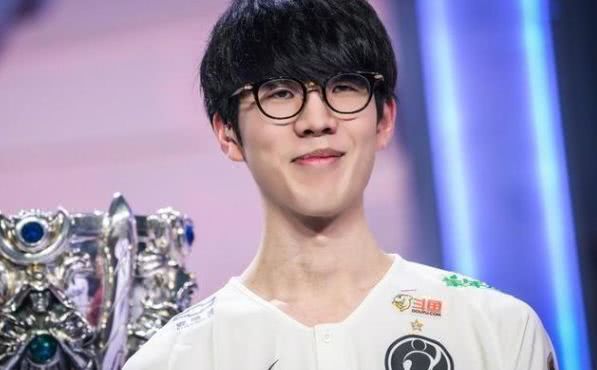 前EG辅助选手IgNar更推求职：我很渴望重返赛场