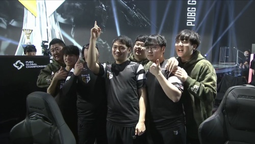 Theshy油管第一期访谈节目邀请韩国女团Kep1er成员