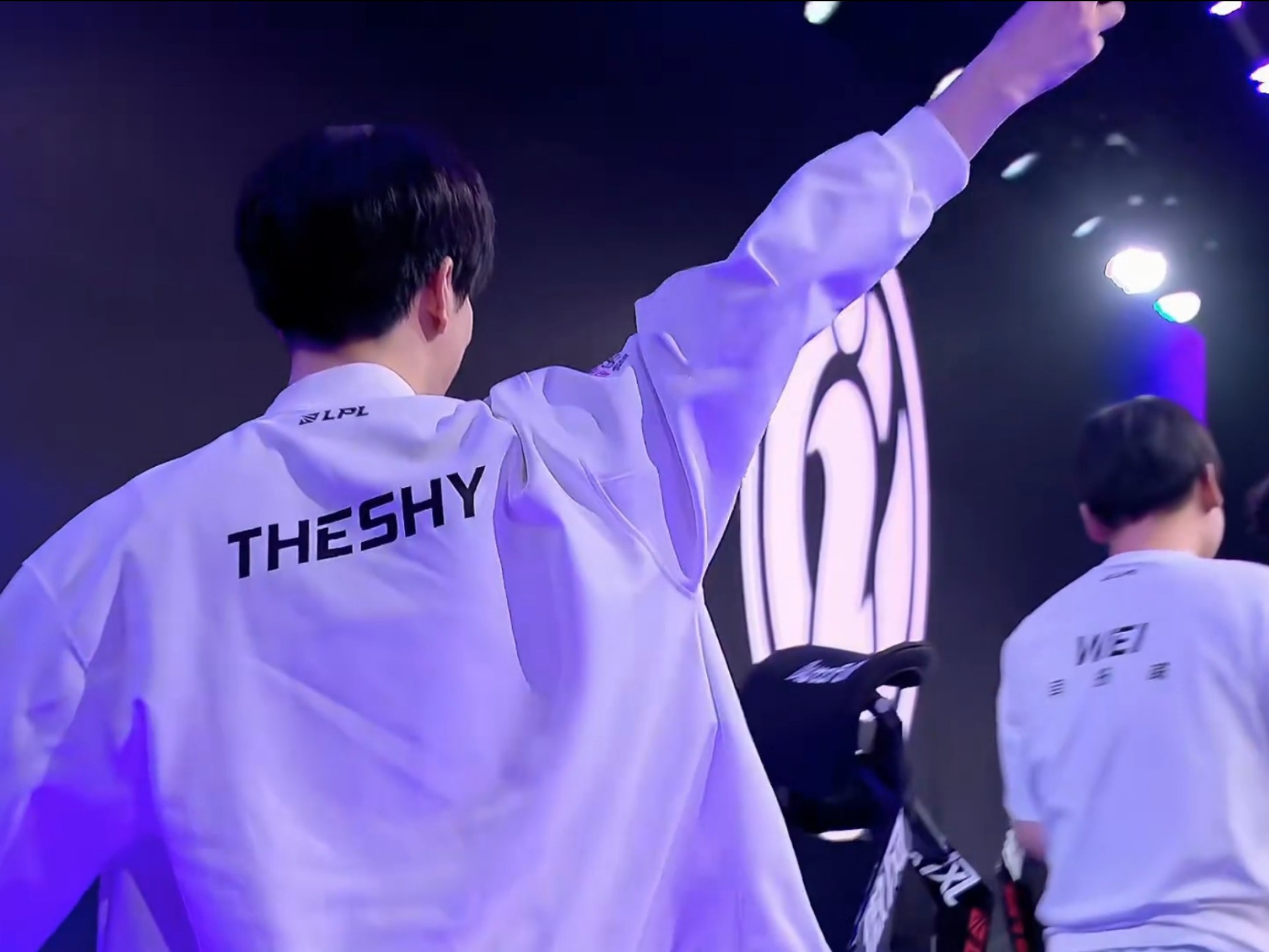 TT赛后群访 ucal：是我女朋友向我推荐的出场造型